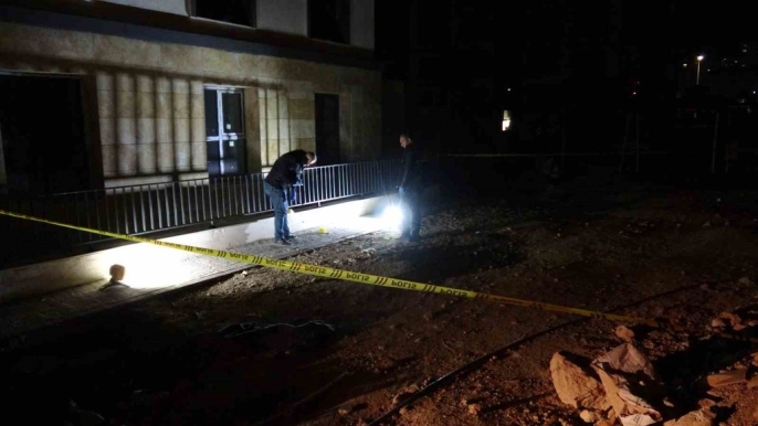 Saat 23.45 sıralarında Malatya’da  bir şantiyede tesisat ustası olarak çalışan