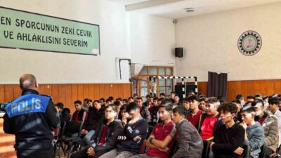 Afyonkarahisar’da polis ekipleri tarafından lise öğrencilerine yönelik güvenli internet ve