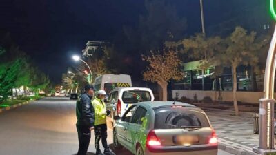 Afyonkarahisar’ın Sandıklı ilçesinde polis tarafından ‘huzur ve asayiş’ denetimi yapıldı.