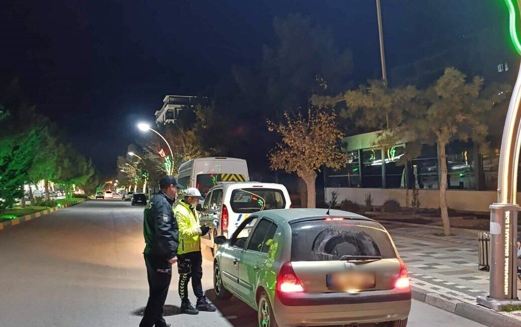 Afyonkarahisar İl Emniyet Müdürlüğünden yapılan açıklamada, ilçede gerçekleştirilen denetimlerde 171