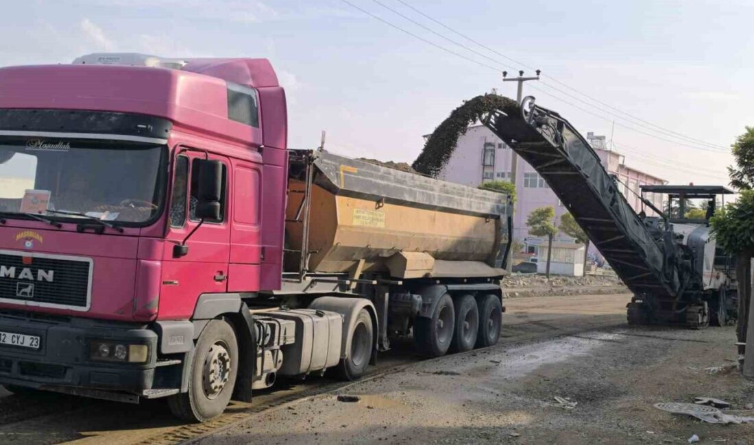 Afyonkarahisar’ın Şuhut ilçesinde yol yapım ve altyapı çalışmaları tüm hızıyla