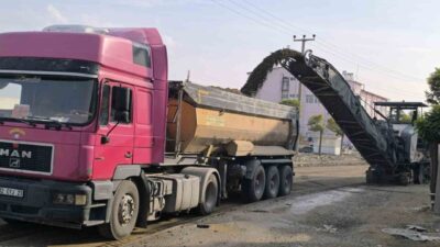 Afyonkarahisar’ın Şuhut ilçesinde yol yapım ve altyapı çalışmaları tüm hızıyla