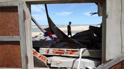 Filipinler’in ardından Vietnam’ı vuran Kalmaegi Tayfunu, ülkenin orta kesimlerinde etkisini