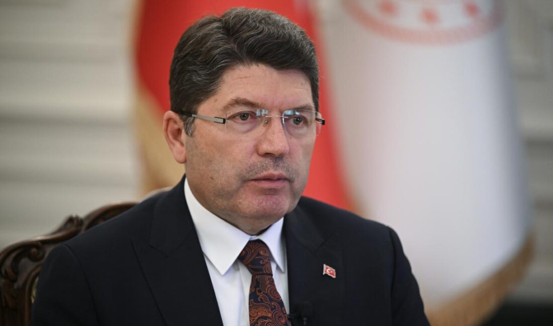 Adalet Bakanı Yılmaz Tunç, Resmi Gazete’de yayımlanan Noterlerin Tatil Gün