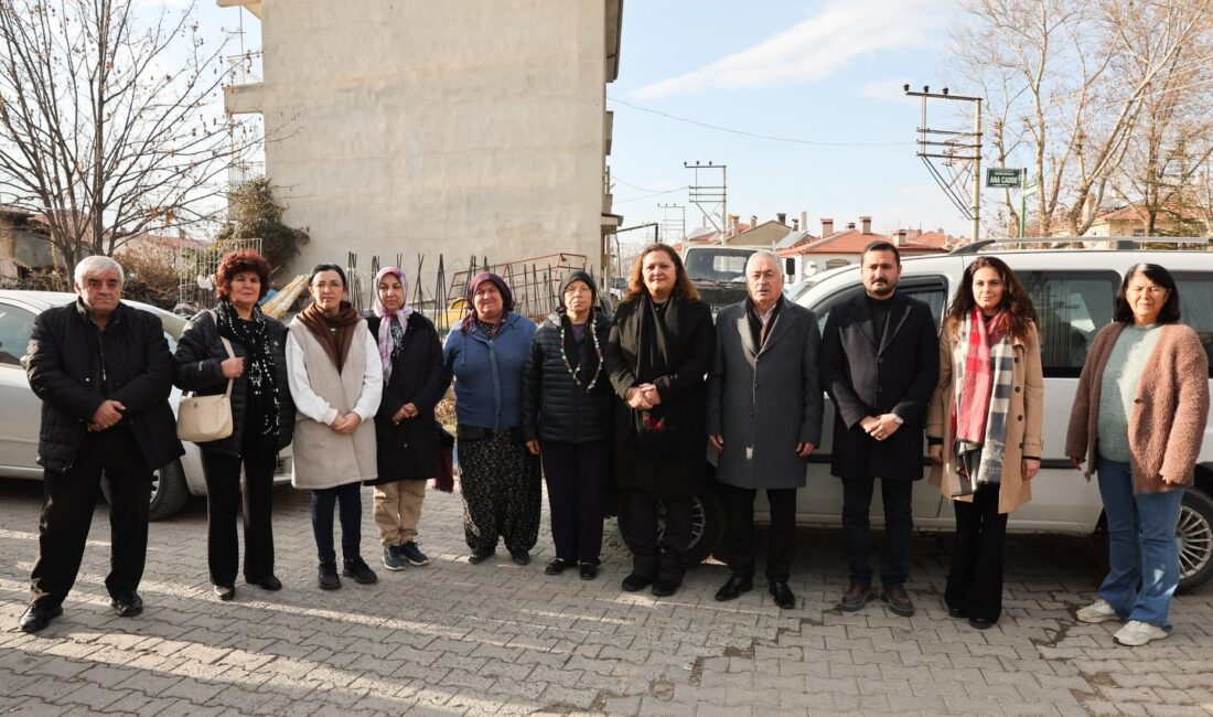 Cenaze töreninde merhumenin yakınlarıyla yakından ilgilenen Başkan Köksal, Mehmet Ali