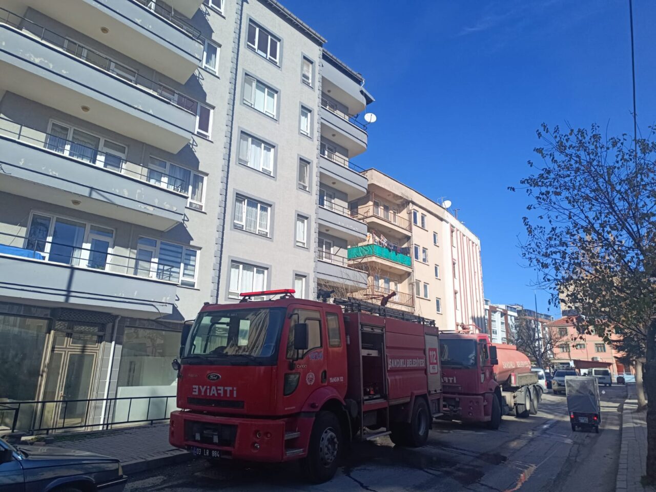 AFYONKARAHİSAR (AA) – Afyonkarahisar'ın Dinar ilçesinde bir araçta silah ele