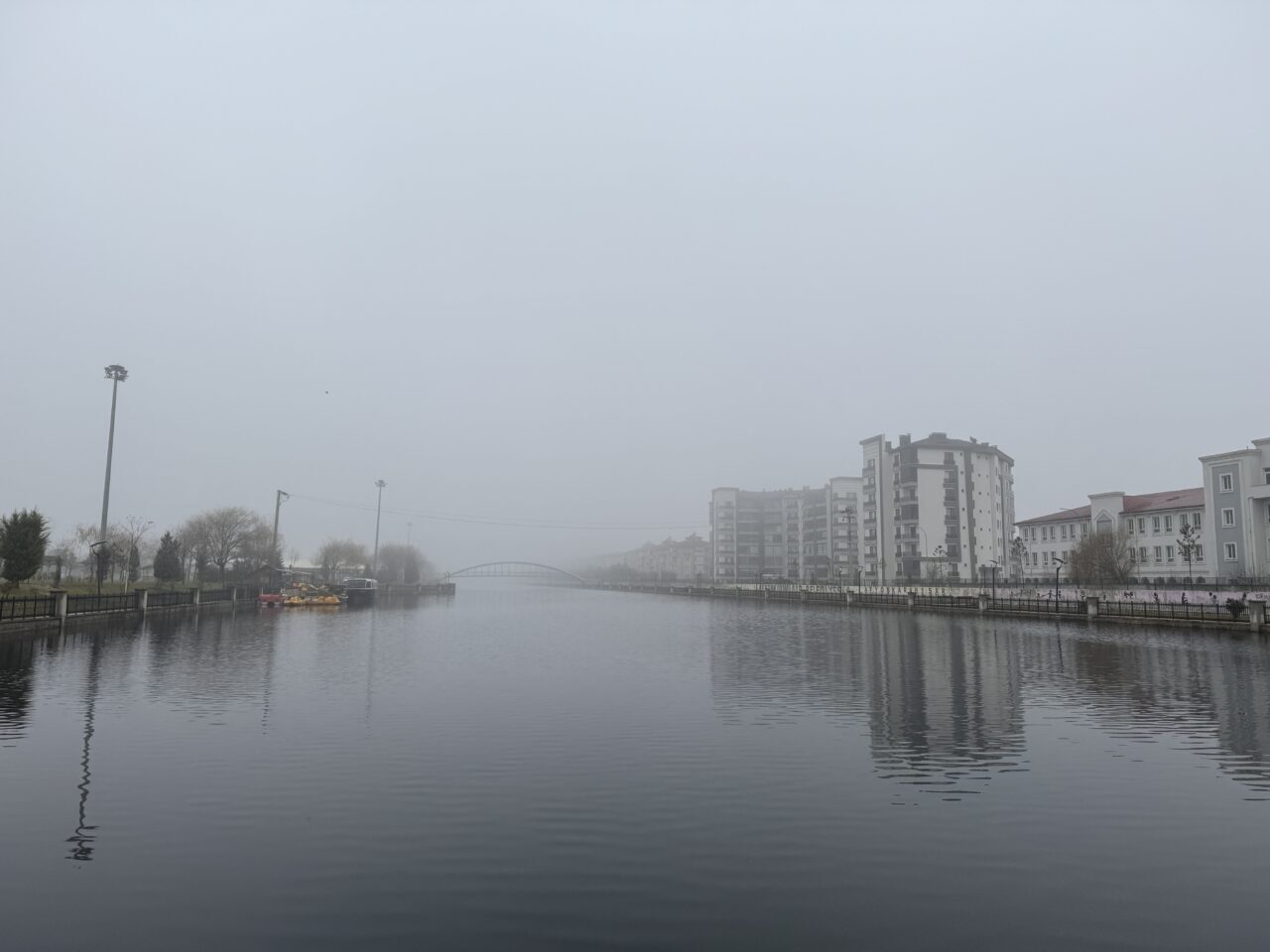 AFYONKARAHİSAR (AA) – Afyonkarahisar'da etkili olan sis nedeniyle görüş mesafesi