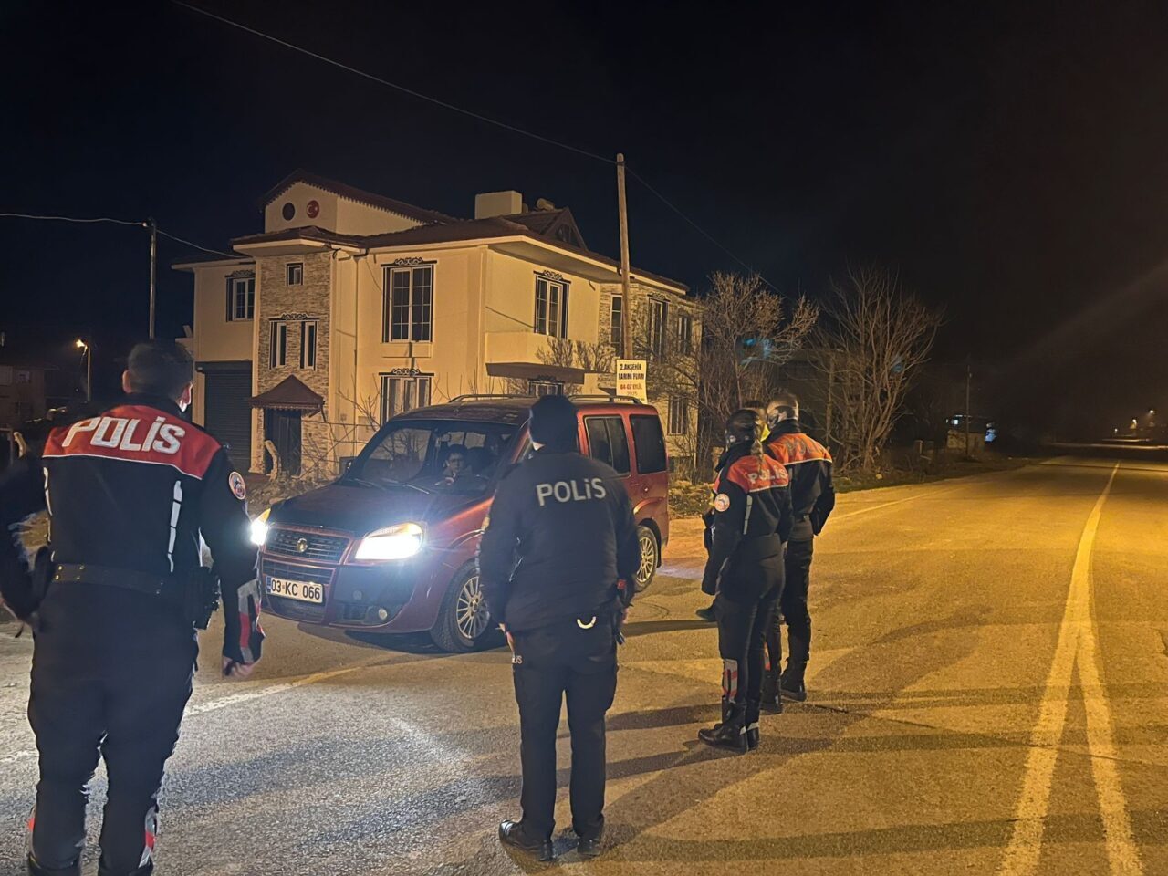 AFYONKARAHİSAR (AA) – Afyonkarahisar'ın Sultandağı ilçesinde huzur uygulaması gerçekleştirildi. İl