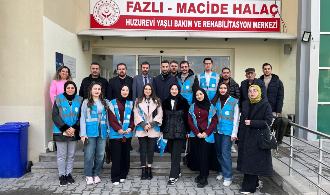 Miraç Kandili programlarının ilk durağı Emirdağ ilçesinde bulunan Huzurevi oldu.
