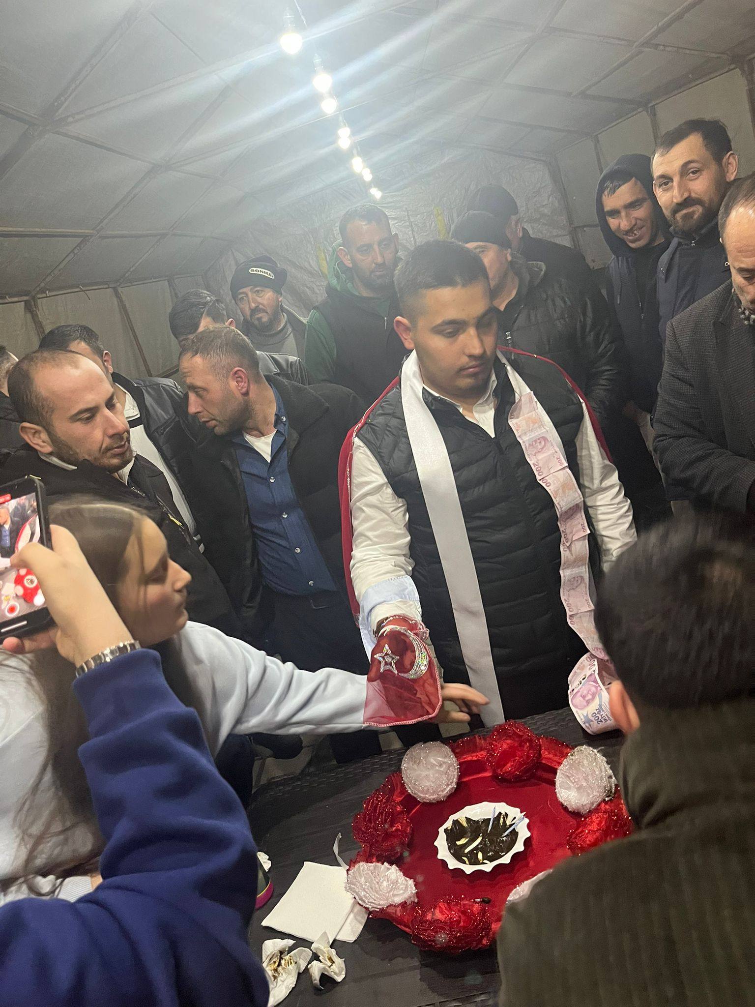 AK Parti Kadın Kolları’ndan anlamlı asker uğurlaması
