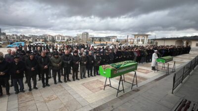 Merhum Ayan için Paşa Camii’nde kılınan cenaze namazına AK Parti