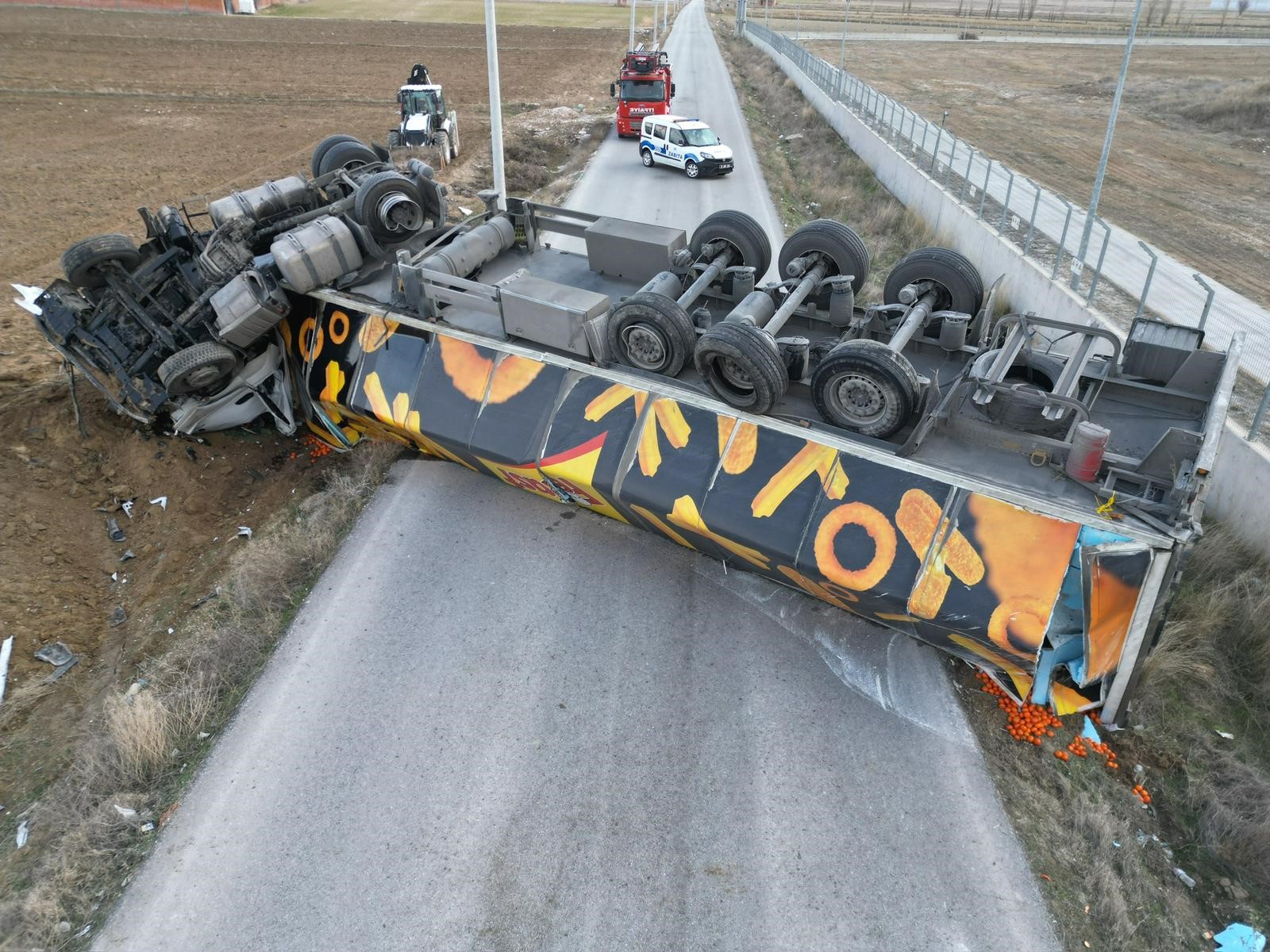 Afyon’da feci kaza: Yol komple kapandı!