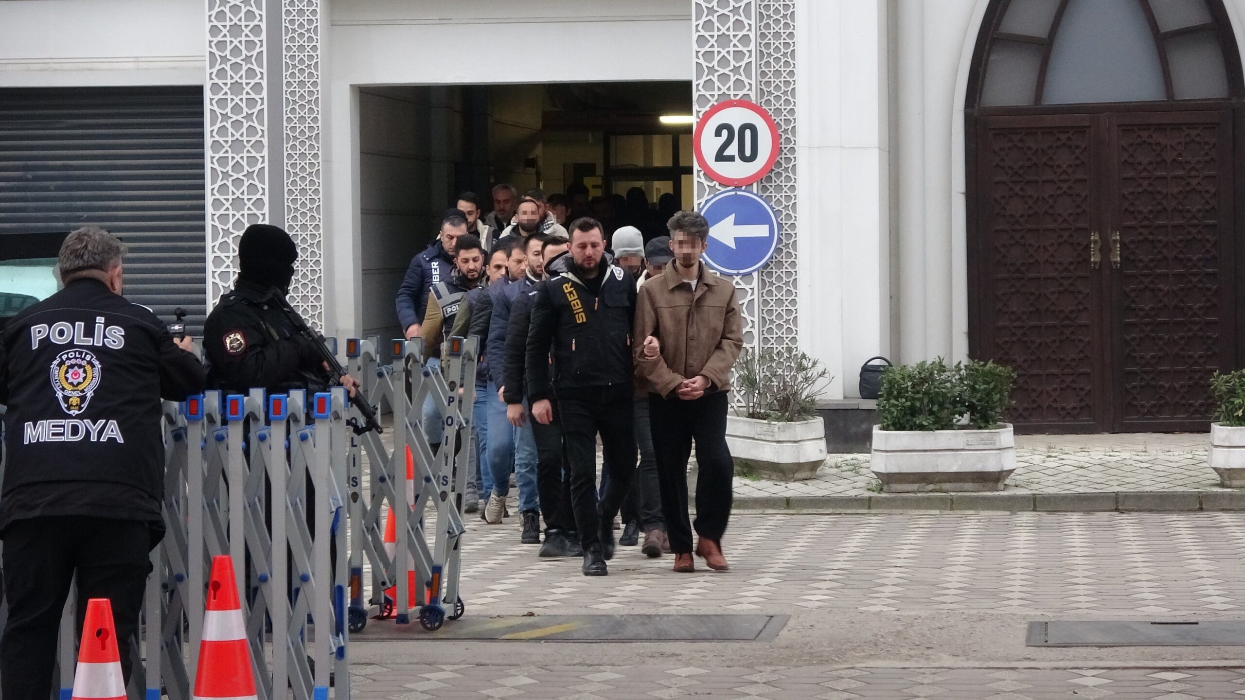 Dev bahis operasyonu: Yapay zekalı “sahte kadın” tuzağı!