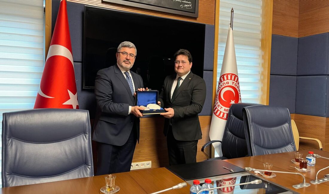 Heyette; Bolvadin Kaymakamı Ali Arıkan, Belediye Başkanı Derviş Aynacı, MHP