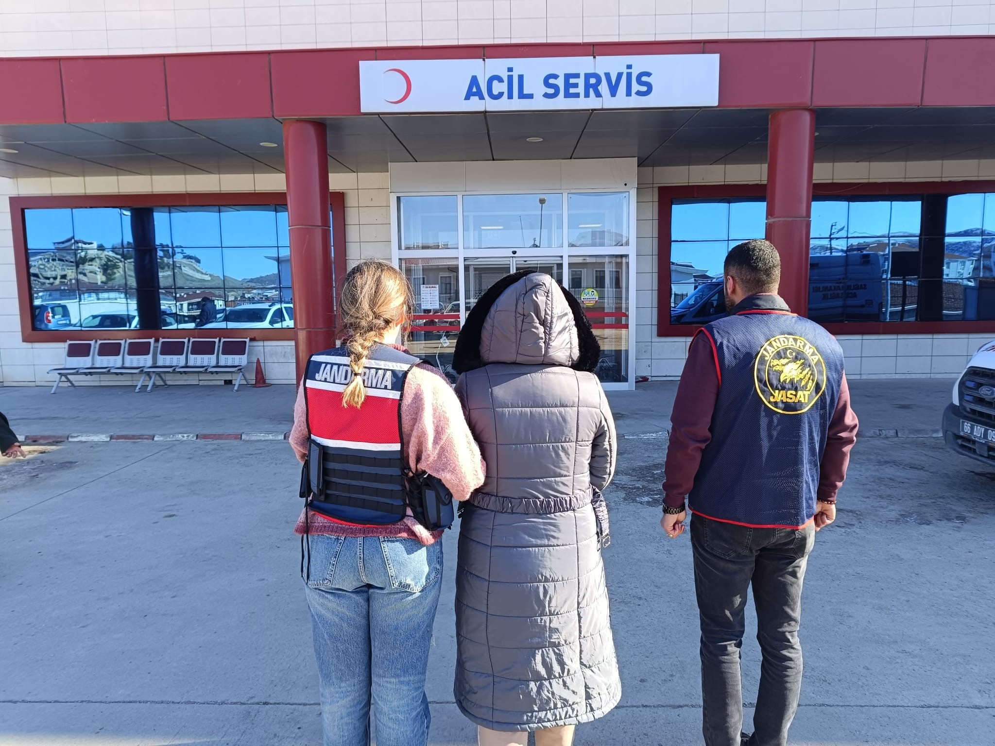 Ölen kardeşinin kimliğiyle 21 yıl maaş çekti