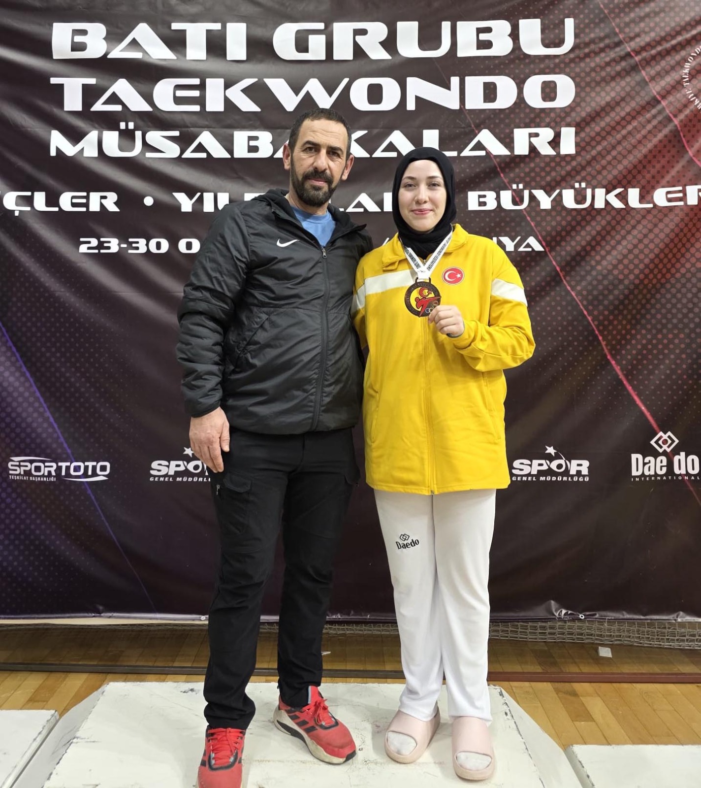 Antrenör Nail Arı’nın yönetiminde şampiyonaya hazırlanan Erkmen Belediye Spor Kulübü