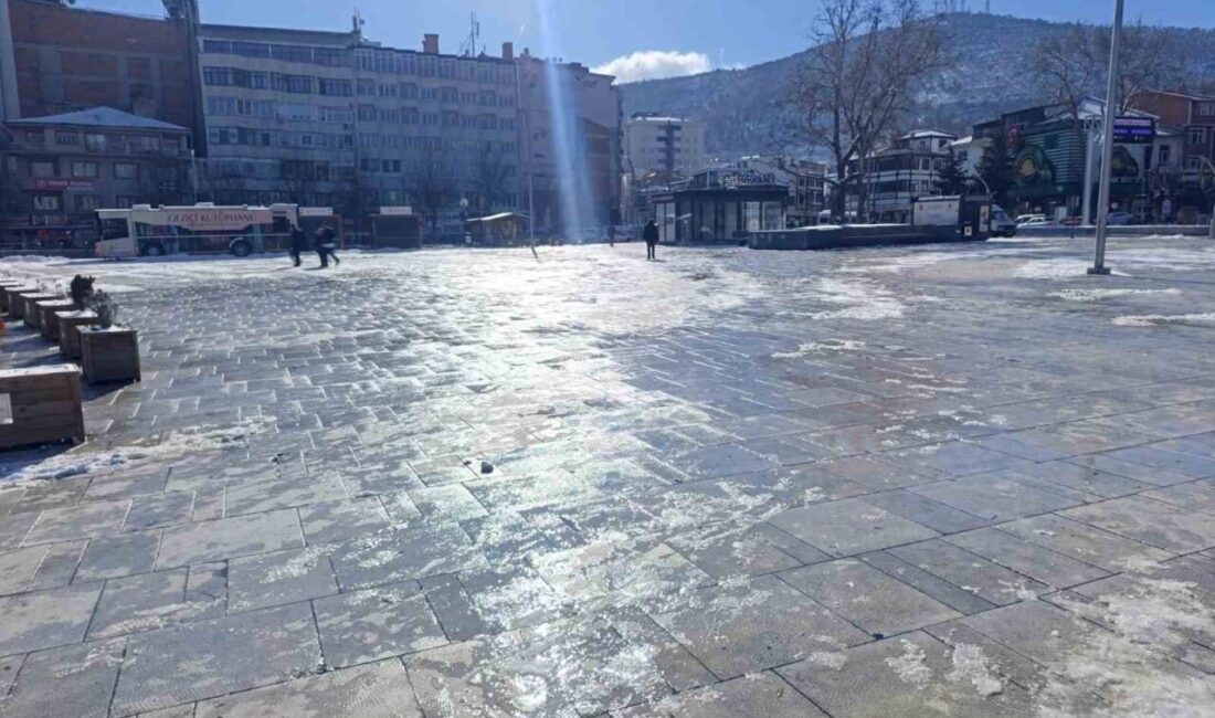 Afyonkarahisar yılın ilk gününe dondurucu havanın etkisinde başlarken, kentte sıfırın