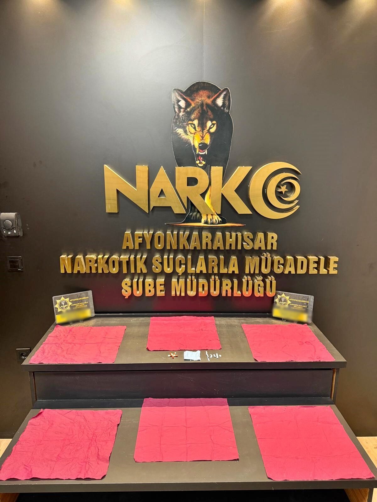 AFYONKARAHİSAR (AA) – Afyonkarahisar'da düzenlenen uyuşturucu operasyonunda gözaltına alınan 11