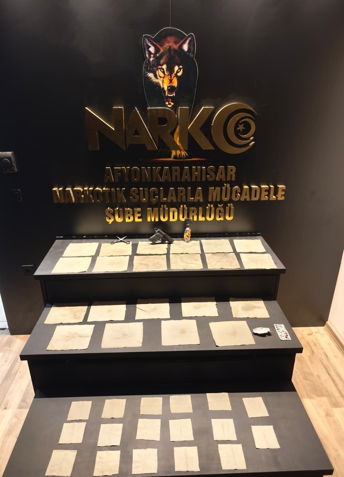 AFYONKARAHİSAR (AA) – Afyonkarahisar'da düzenlenen uyuşturucu operasyonunda gözaltına alınan 3