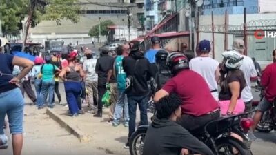 https://www.gazete3.com.tr/wp-content/uploads/2026/01/C1850242.mp4 ABD’nin Venezuela’ya saldırısı başkent Caracas’ta paniğe yol açtı. Saldırının
