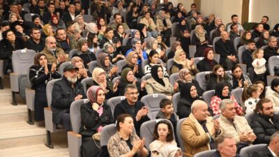 Belediye bünyesinde düzenlenen kültürel etkinlikler kapsamında Emirdağlılarla buluşan Hayati İnanç,