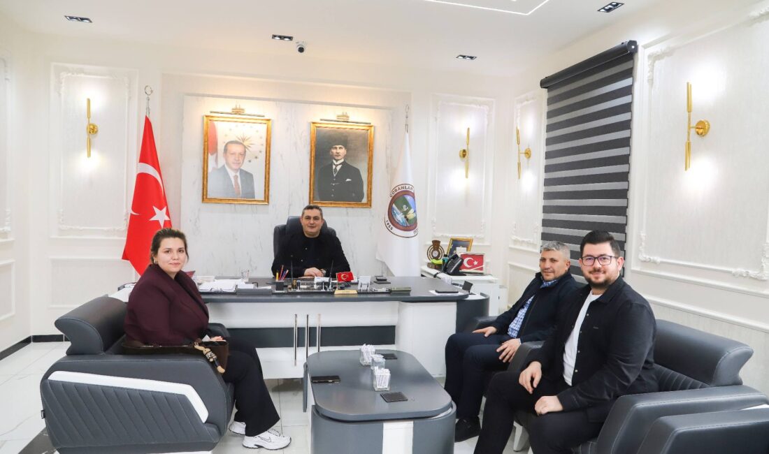  Gazete 3 Bölge Koordinatörü Berna Türksoy ve muhabir Emre Taşpunar,