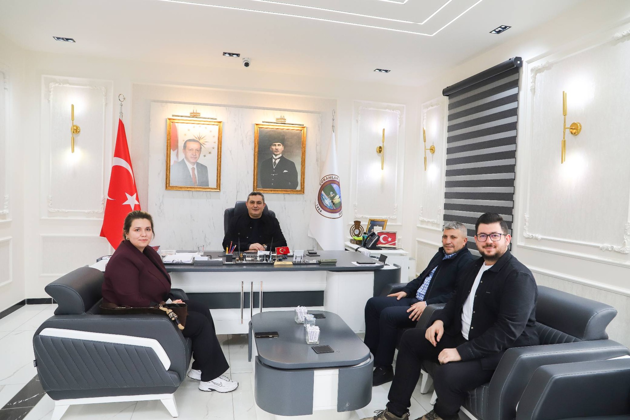 Çobanlar Belediye Başkanı Ali Altuntaş yerel basın temsilcilerini ağırladı