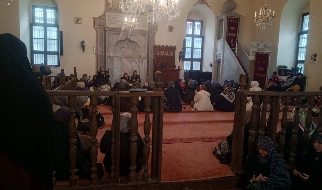 Program, Kur’an kursu öğreticilerinin okuduğu Kur’an-ı Kerim ile başladı. Ardından