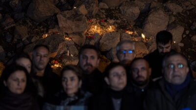 Saat 04.17’de Enkaz Başında Buluştular Depremin meydana geldiği saat olan