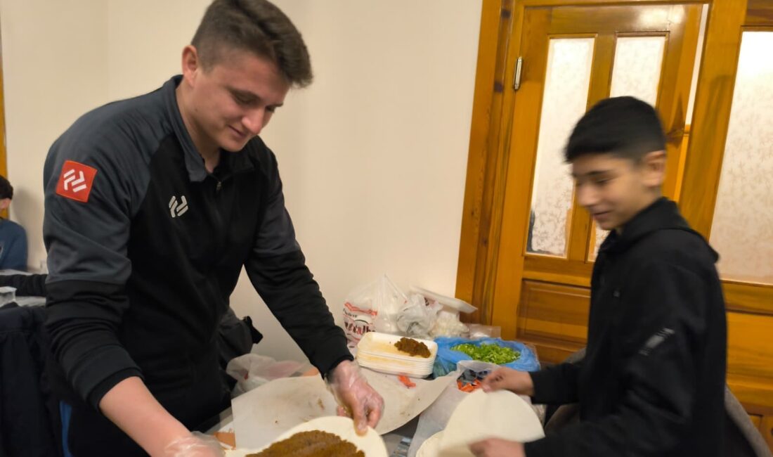 Çiğ köfte eşliğinde samimi dakikalar Şuhut Keşkek Evi’nde gerçekleştirilen çiğ