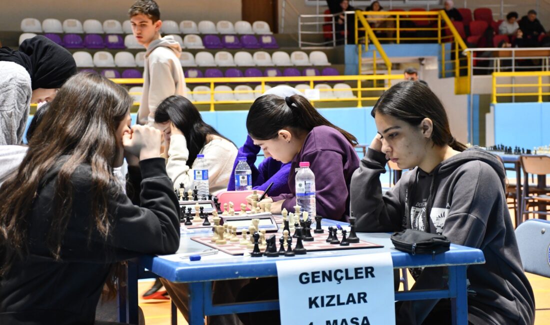 Fen lisesi iki kategoride de zirveyi bırakmadı Turnuvanın en dikkat