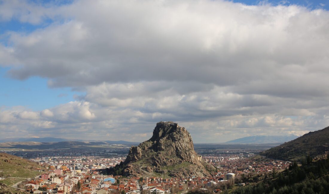 Işık ve gölgenin kaledeki muazzam uyumu Afyon Kocatepe Üniversitesi (AKÜ)