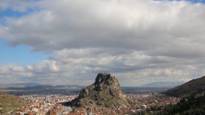 Işık ve gölgenin kaledeki muazzam uyumu Afyon Kocatepe Üniversitesi (AKÜ)