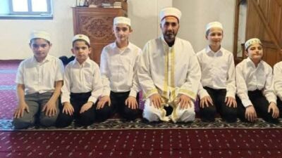 Camilere sığmayan cemaat saf tuttu Ramazan-ı Şerif’in manevi havasını solumak