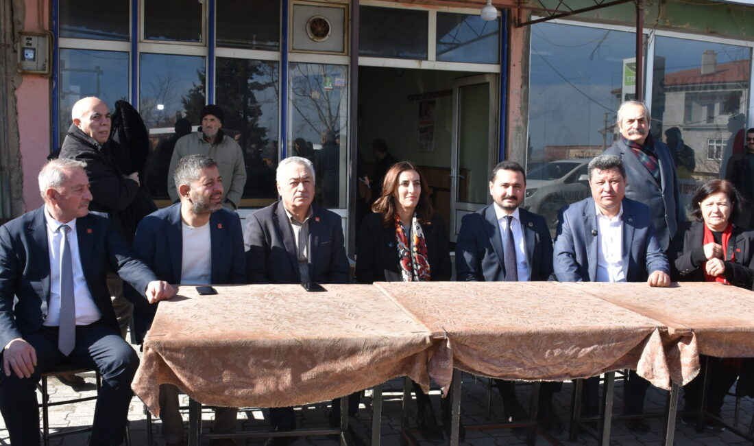 Rızvanoğlu, CHP Sultandağı İlçe Başkanlığında partililerle bir araya gelerek sohbet