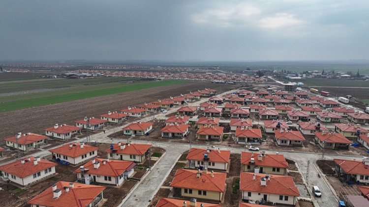 Kumlu, Reyhanlı ve Antakya ilçelerine bağlı 16 mahallede yıkılan ikametlerin