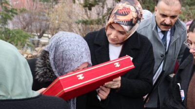 Şuhut ilçesine bağlı Çakırözü Köyü’nde düzenlenen cenaze töreni, devletin zirvesini