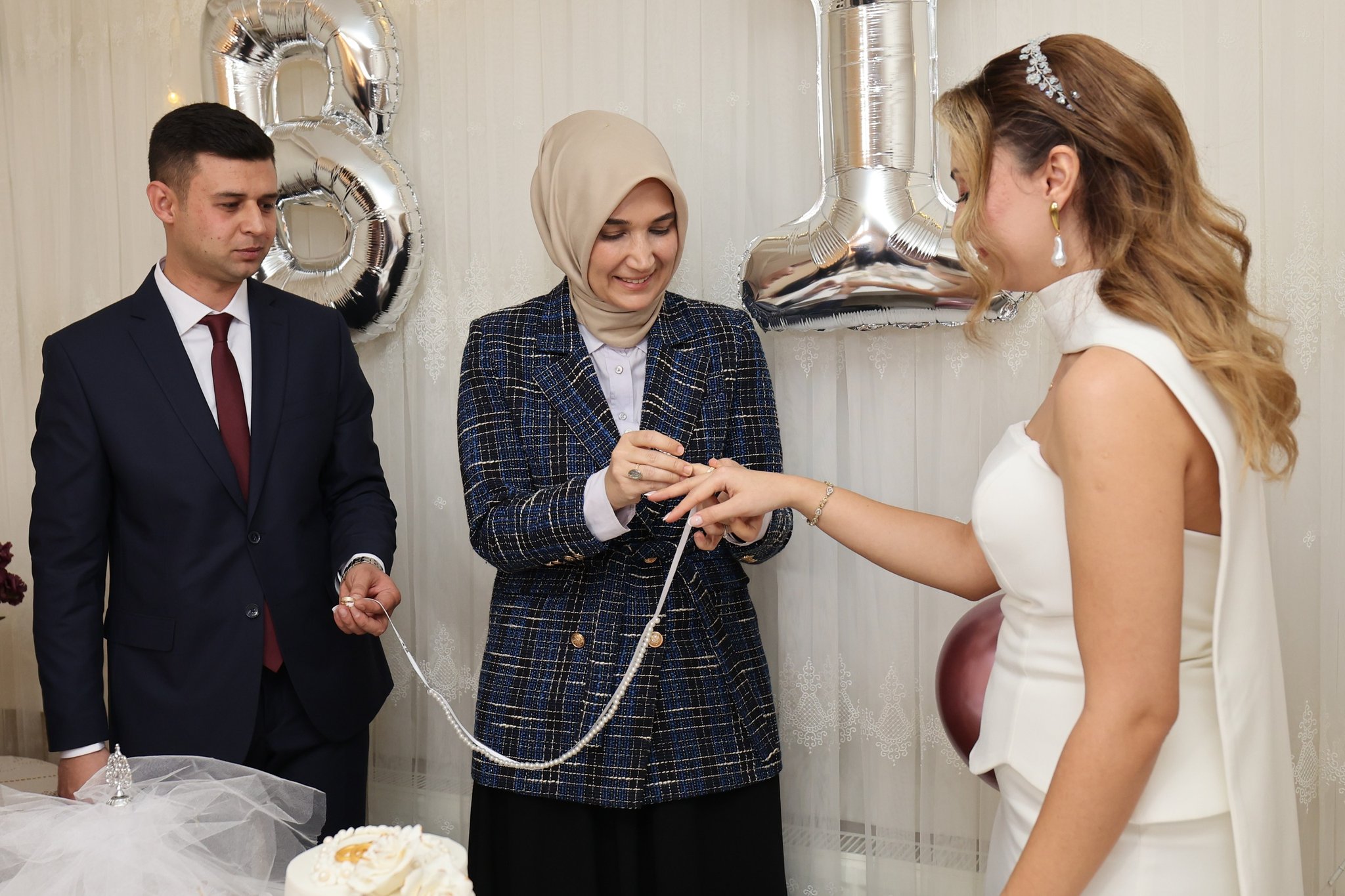 Afyonkarahisar Valisi bir ilke imza attı: Mesai arkadaşı için bizzat kız istedi