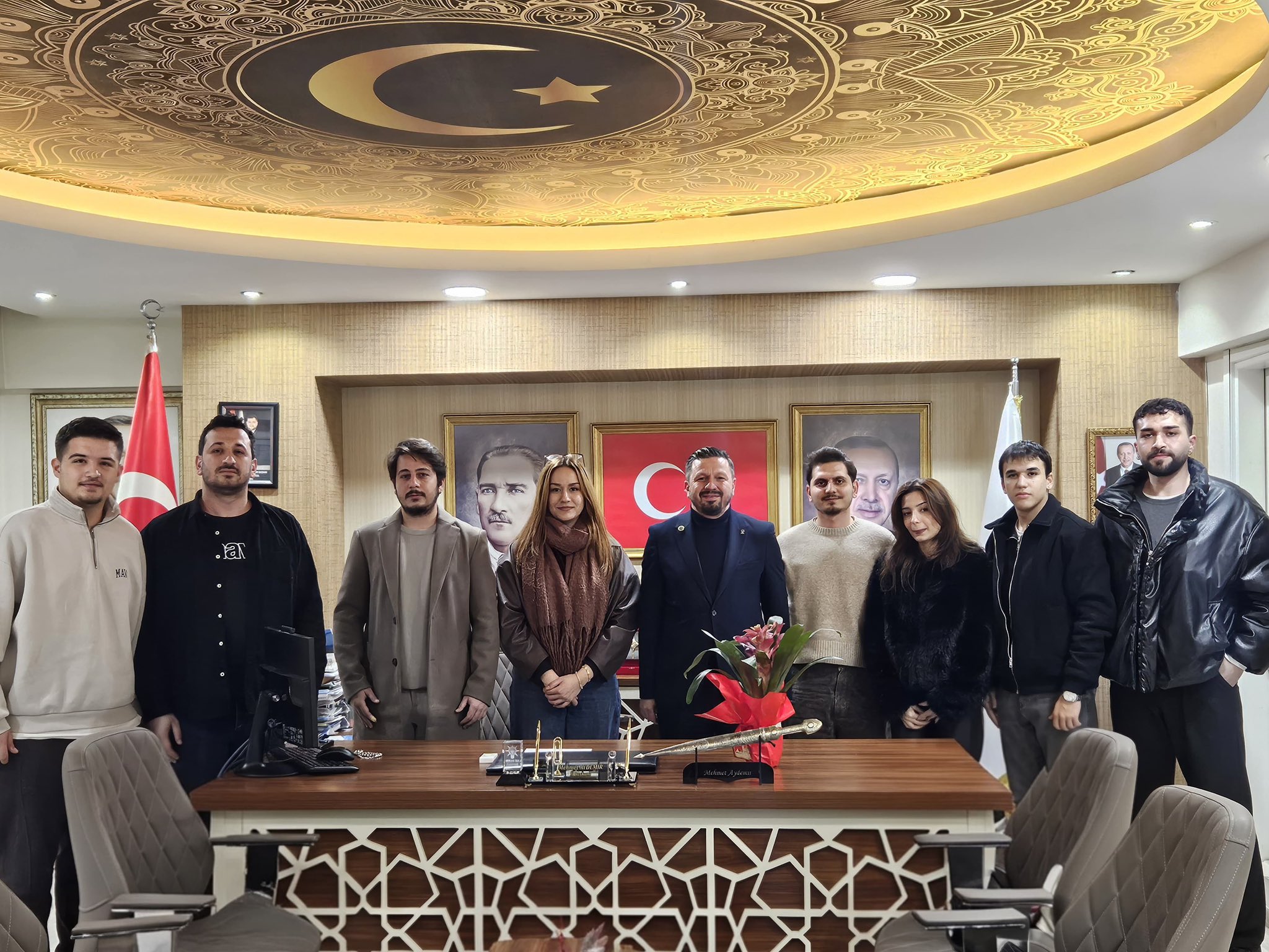 Siyasetin seyri değişti: CHP’den kopan 19 genç rotayı AK Parti’ye kırdı