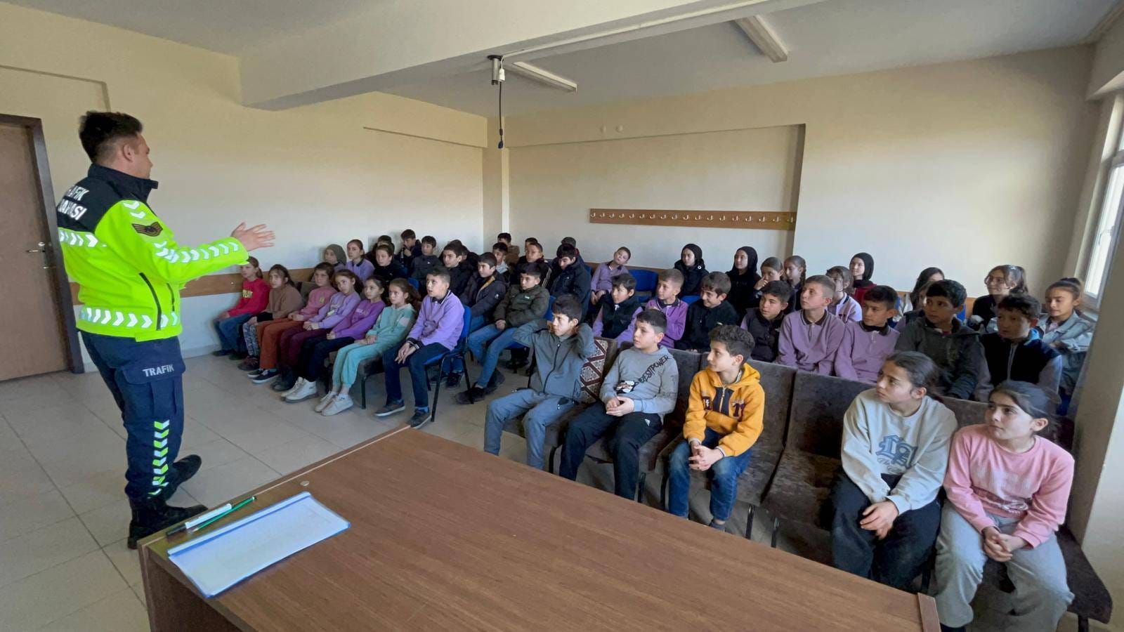 Jandarma ekiplerinden trafik eğitimi