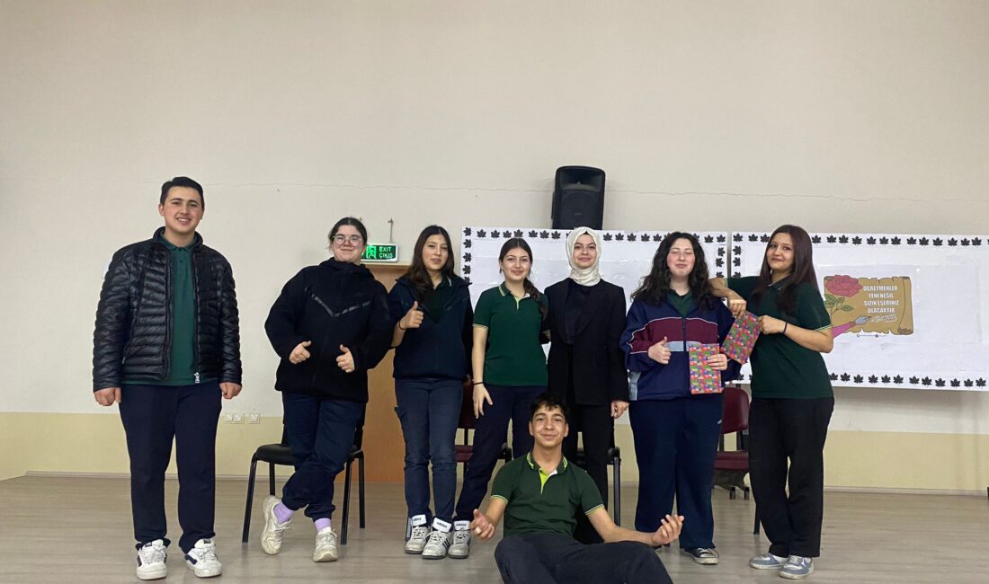 Etkinlik kapsamında öğrencilerle bir araya gelen Meleksima Türkırkı, Nurbanu Öztürk