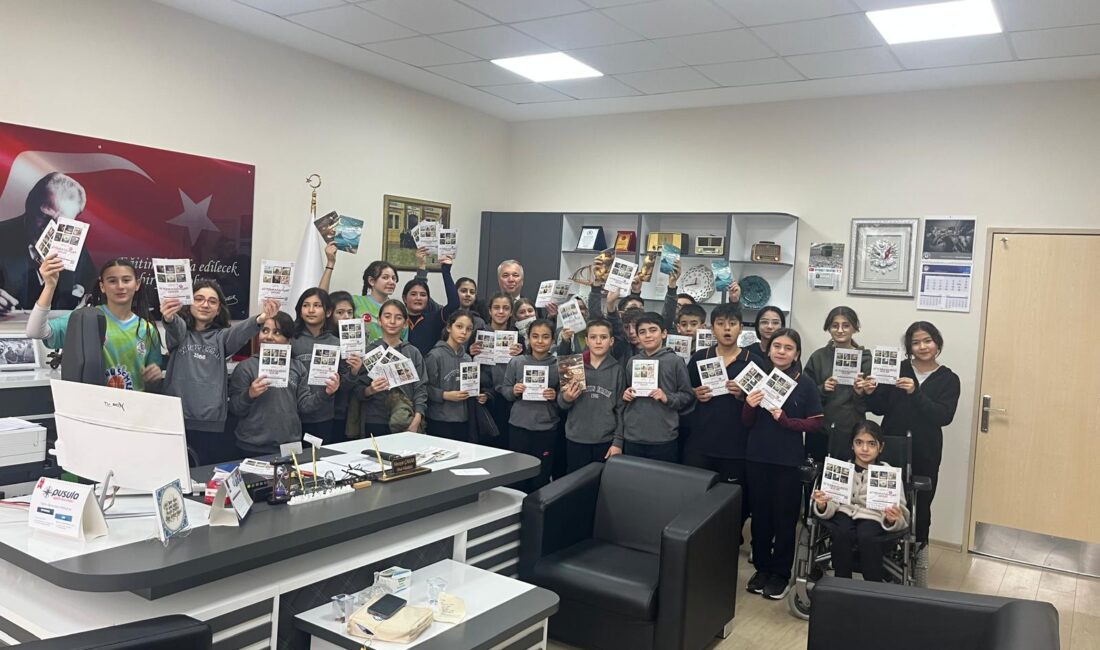 Türkçe Öğretmeni Sümeyra Dönmez’in koordinasyonunda yürütülen çalışmada öğrenciler, yapay zekâ
