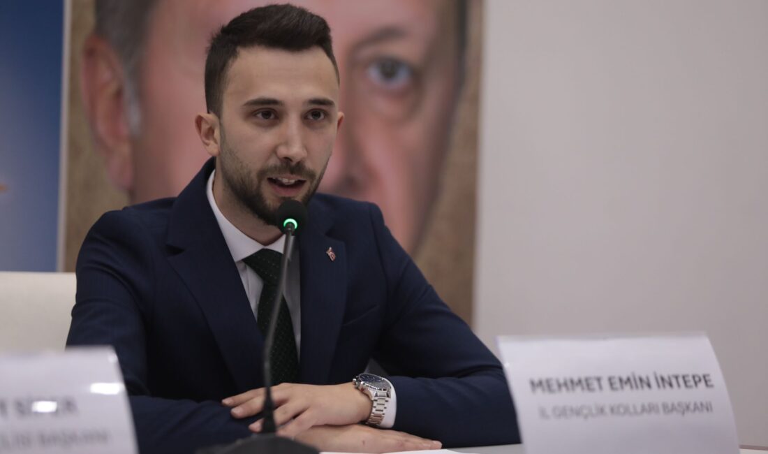 AK Parti Gençlik Kolları Başkanı İntepe, kentteki yol durumuna dikkat