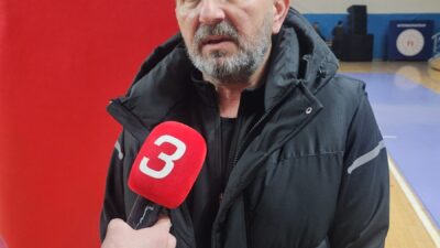 Tribünlerdeki gerginliklerin ve uzun duraklamaların damga vurduğu karşılaşmadan galibiyetle ayrılan