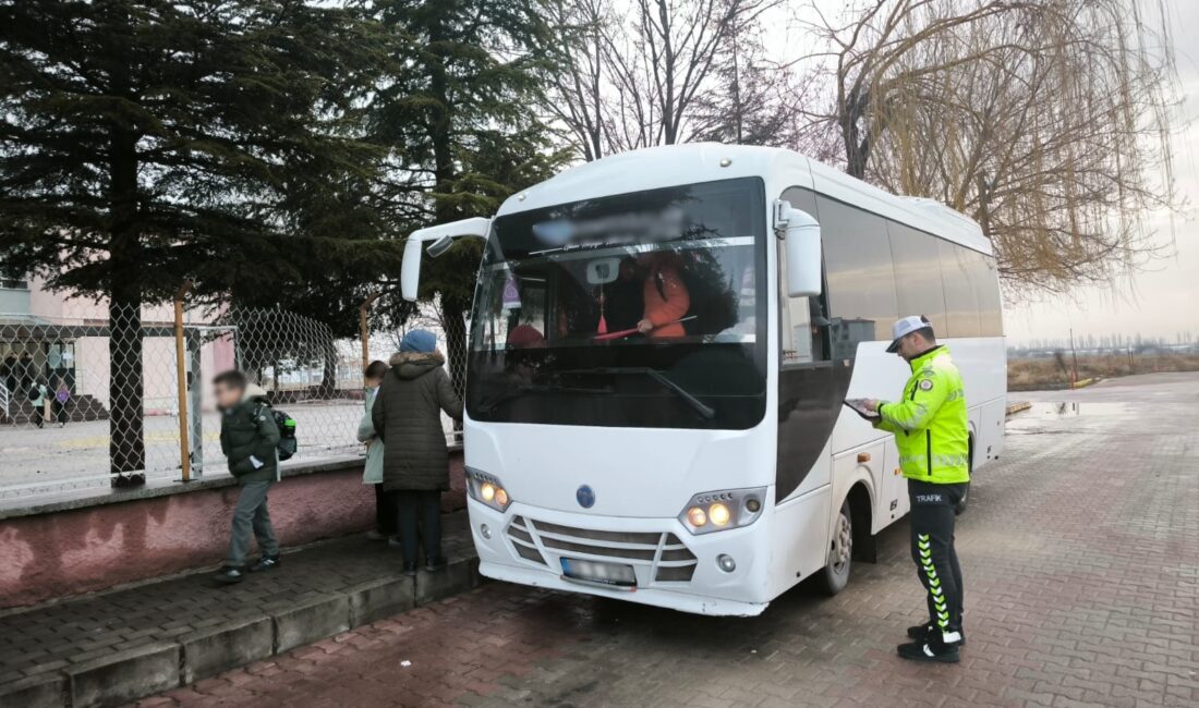 Denetimlerin temel amacının, okul servis araçlarının karışabileceği olası trafik kazalarını