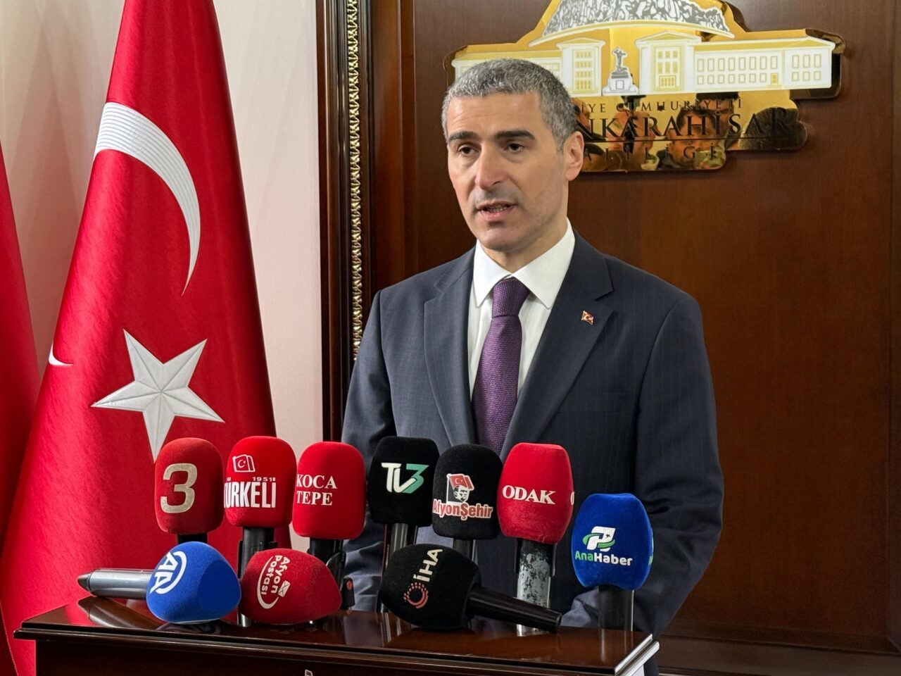 AFYONKARAHİSAR (AA) – Resmi Gazete'de yayımlanan Valiler Kararnamesi ile Afyonkarahisar'a