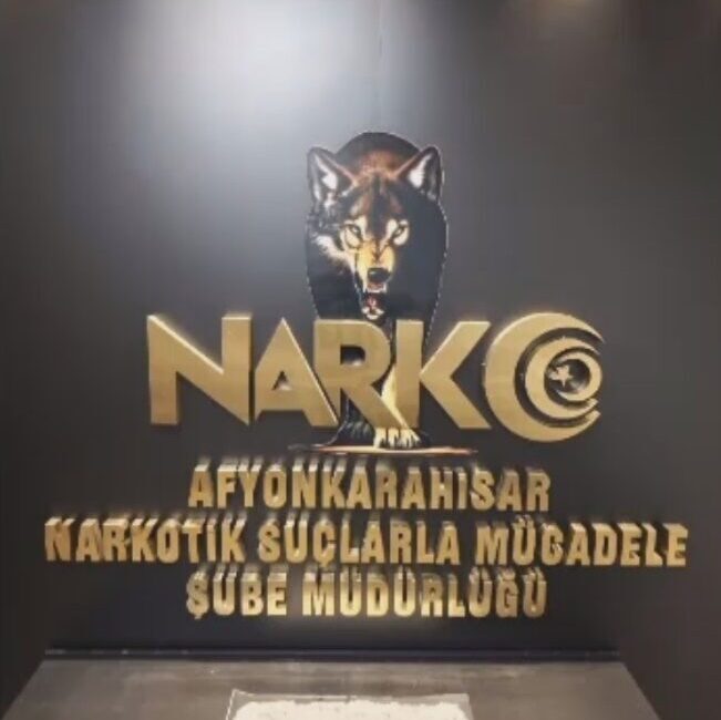 AFYONKARAHİSAR (AA) – Afyonkarahisar'da araçlarında uyuşturucu bulunduğu gerekçesiyle gözaltına alınan