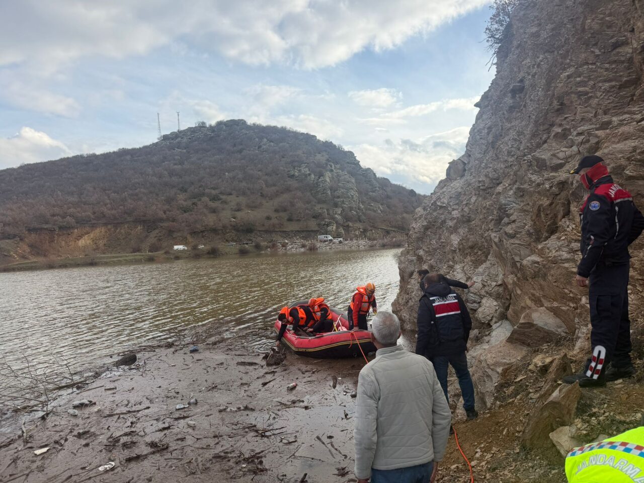 AFYONKARAHİSAR (AA) – Afyonkarahisar'ın İhsaniye ilçesinde baraj göletine düşen genç