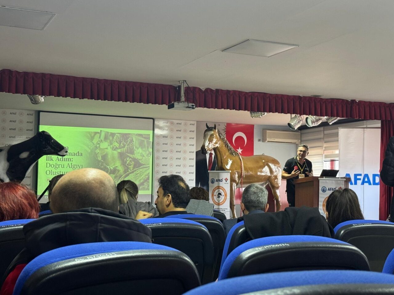 Afyonkarahisar’da hayvan arama kurtarma eğitimi düzenlendi