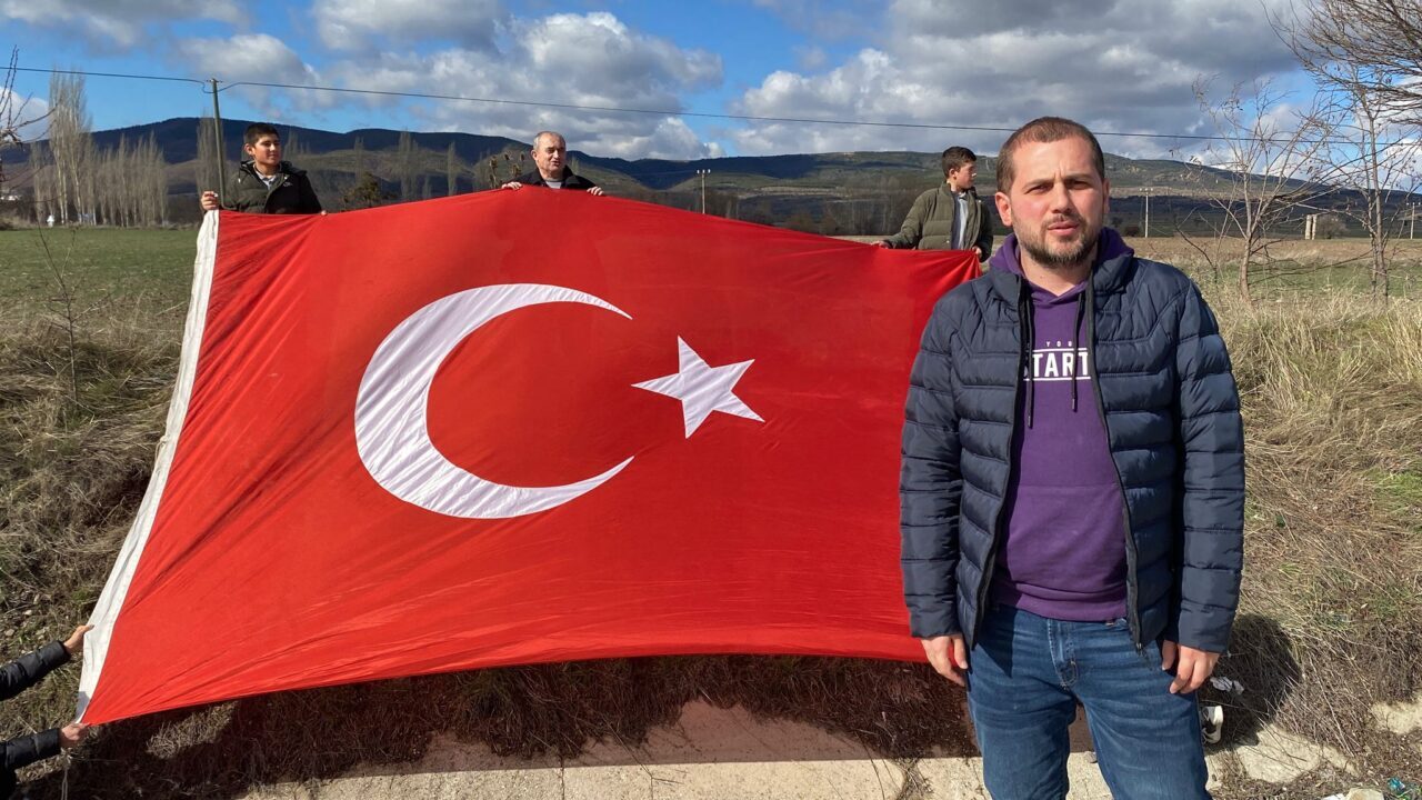 AFYONKARAHİSAR (AA) – Afyonkarahisar'ın Sandıklı ilçesi Akharım beldesinde öğrencilerden jandarma